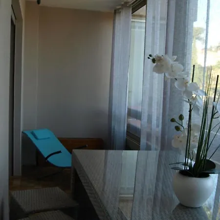 公寓 3*** Eden Rock